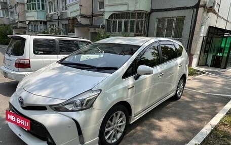 Toyota Prius Alpha I (ZVW40/41), 2015 год, 1 400 000 рублей, 2 фотография