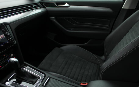 Volkswagen Passat B8 рестайлинг, 2021 год, 2 600 000 рублей, 15 фотография