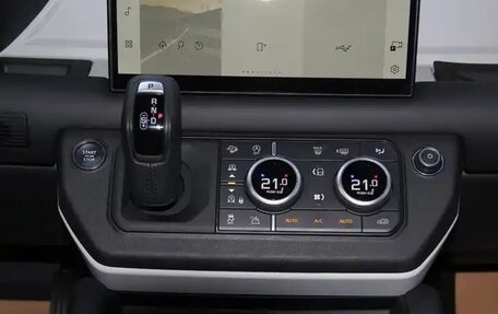 Land Rover Defender II, 2023 год, 10 520 000 рублей, 13 фотография