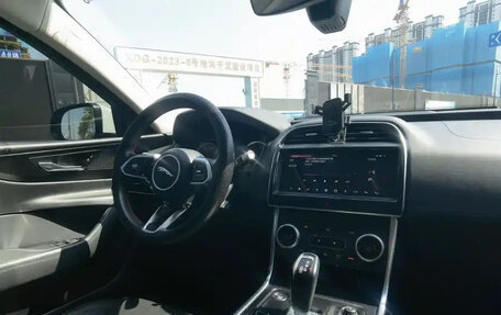 Jaguar XE I рестайлинг, 2020 год, 2 200 000 рублей, 15 фотография