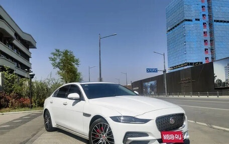 Jaguar XE I рестайлинг, 2020 год, 2 200 000 рублей, 3 фотография