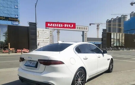 Jaguar XE I рестайлинг, 2020 год, 2 200 000 рублей, 4 фотография