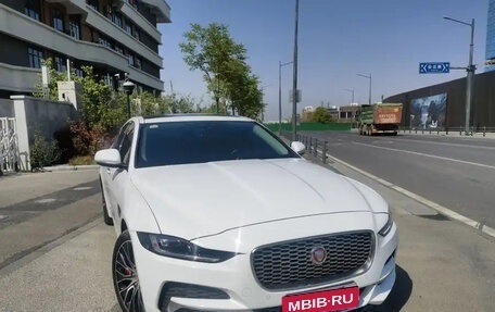 Jaguar XE I рестайлинг, 2020 год, 2 200 000 рублей, 7 фотография