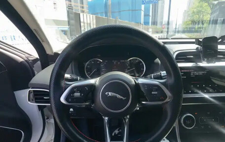 Jaguar XE I рестайлинг, 2020 год, 2 200 000 рублей, 17 фотография