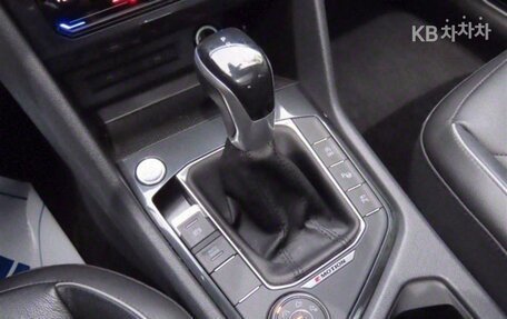 Volkswagen Tiguan II, 2021 год, 2 095 000 рублей, 8 фотография