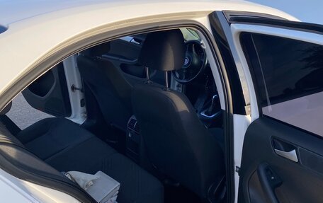 Volkswagen Jetta VI, 2013 год, 970 000 рублей, 2 фотография