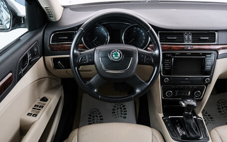 Skoda Superb III рестайлинг, 2012 год, 979 000 рублей, 14 фотография