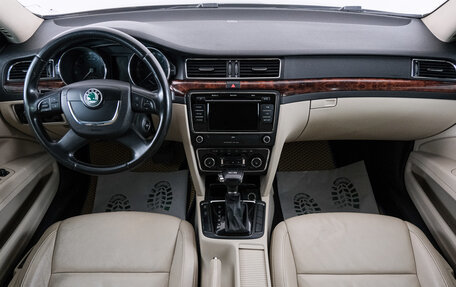 Skoda Superb III рестайлинг, 2012 год, 979 000 рублей, 10 фотография