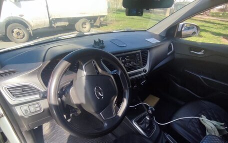 Hyundai Solaris II рестайлинг, 2018 год, 650 000 рублей, 2 фотография