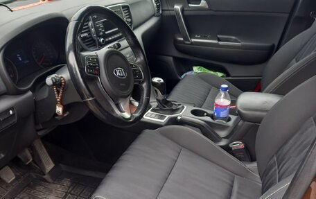 KIA Sportage IV рестайлинг, 2017 год, 2 100 000 рублей, 3 фотография