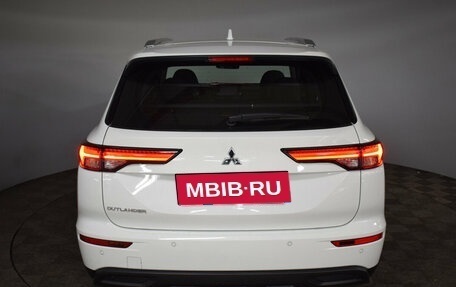 Mitsubishi Outlander, 2022 год, 5 350 000 рублей, 16 фотография