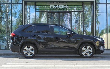 Toyota RAV4, 2021 год, 3 200 000 рублей, 3 фотография