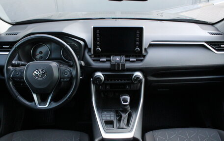 Toyota RAV4, 2021 год, 3 200 000 рублей, 7 фотография