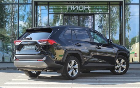 Toyota RAV4, 2021 год, 3 200 000 рублей, 4 фотография