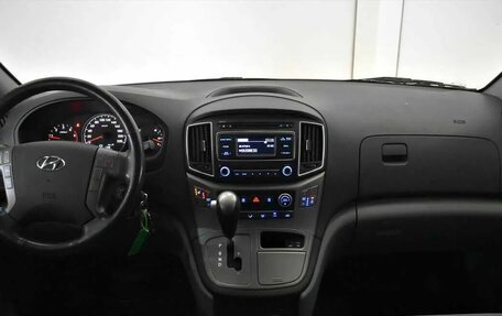 Hyundai H-1 II рестайлинг, 2017 год, 2 375 000 рублей, 5 фотография