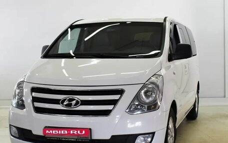 Hyundai H-1 II рестайлинг, 2017 год, 2 375 000 рублей, 2 фотография