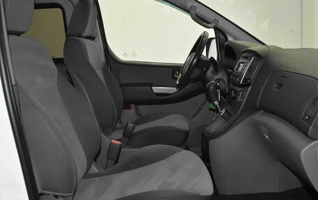 Hyundai H-1 II рестайлинг, 2017 год, 2 375 000 рублей, 11 фотография