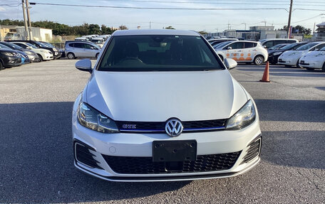 Volkswagen Golf VII, 2018 год, 1 200 035 рублей, 2 фотография