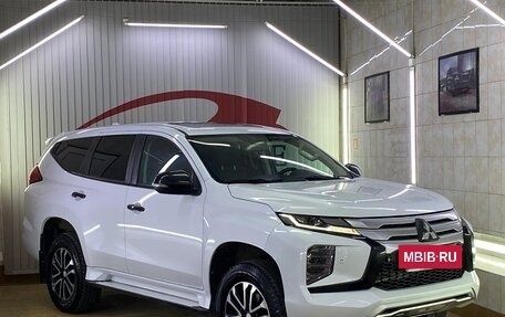 Mitsubishi Pajero Sport III рестайлинг, 2020 год, 5 140 000 рублей, 2 фотография