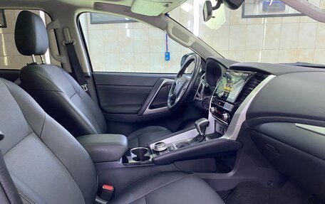 Mitsubishi Pajero Sport III рестайлинг, 2020 год, 5 140 000 рублей, 6 фотография