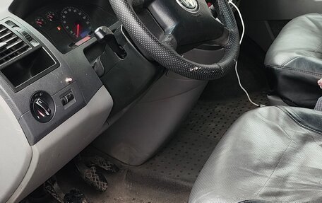 Volkswagen Transporter T5 рестайлинг, 2004 год, 780 000 рублей, 10 фотография