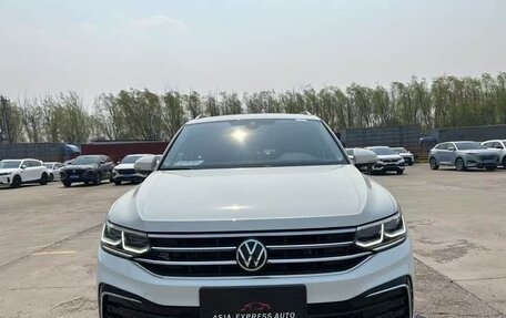 Volkswagen Tiguan II, 2022 год, 2 650 008 рублей, 2 фотография
