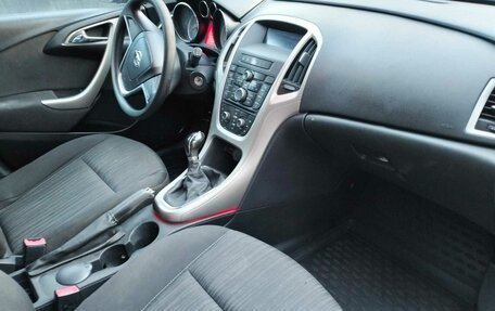 Opel Astra J, 2011 год, 550 000 рублей, 8 фотография
