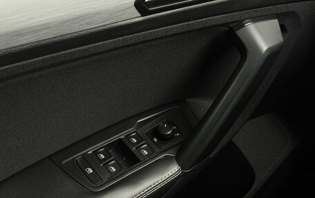 Volkswagen Tiguan II, 2019 год, 2 790 000 рублей, 13 фотография