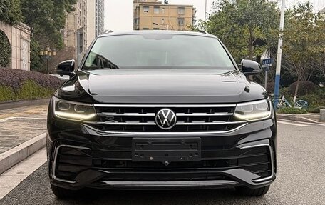 Volkswagen Tiguan II, 2022 год, 2 100 008 рублей, 2 фотография