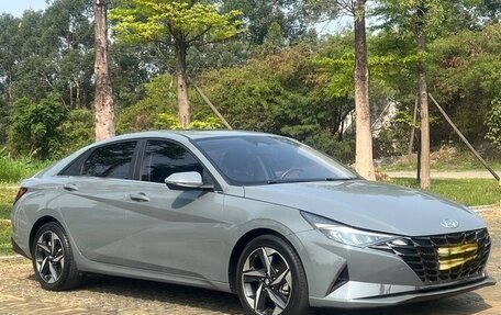 Hyundai Elantra, 2022 год, 1 350 000 рублей, 2 фотография