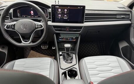Volkswagen Tiguan II, 2022 год, 2 100 008 рублей, 8 фотография