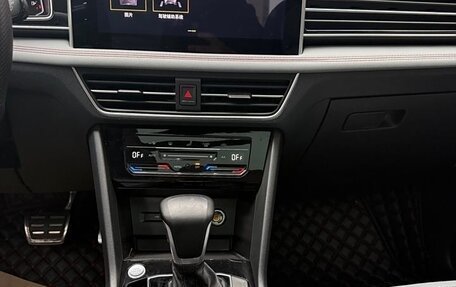 Volkswagen Tiguan II, 2022 год, 2 100 008 рублей, 10 фотография