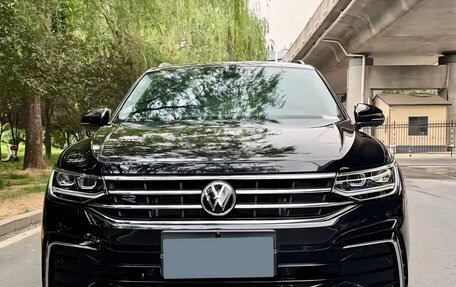 Volkswagen Tiguan II, 2022 год, 3 000 000 рублей, 2 фотография