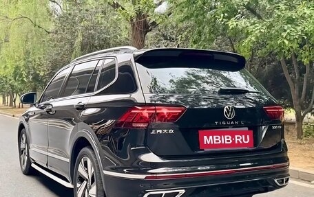 Volkswagen Tiguan II, 2022 год, 3 000 000 рублей, 3 фотография