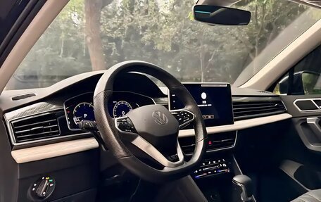 Volkswagen Tiguan II, 2022 год, 3 000 000 рублей, 8 фотография