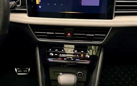 Volkswagen Tiguan II, 2022 год, 3 000 000 рублей, 12 фотография