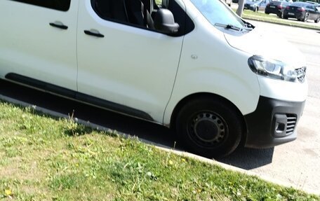 Opel Vivaro, 2021 год, 2 685 000 рублей, 3 фотография
