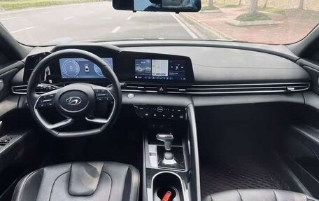 Hyundai Elantra, 2022 год, 1 250 000 рублей, 6 фотография