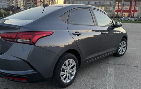 Hyundai Solaris II рестайлинг, 2021 год, 1 820 000 рублей, 2 фотография