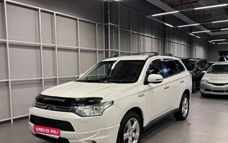 Mitsubishi Outlander III рестайлинг 3, 2013 год, 1 697 000 рублей, 1 фотография