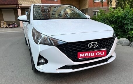 Hyundai Solaris II рестайлинг, 2021 год, 1 780 000 рублей, 2 фотография