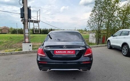 Mercedes-Benz E-Класс, 2019 год, 2 500 000 рублей, 7 фотография