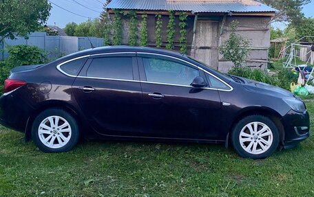 Opel Astra J, 2013 год, 690 000 рублей, 2 фотография