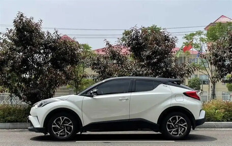 Toyota C-HR I рестайлинг, 2021 год, 1 850 000 рублей, 3 фотография