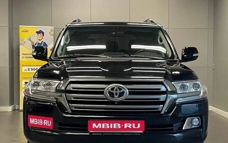 Toyota Land Cruiser 200, 2018 год, 6 097 000 рублей, 2 фотография