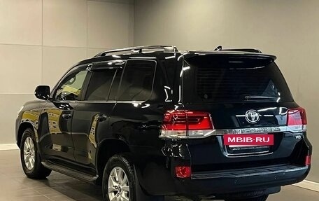 Toyota Land Cruiser 200, 2018 год, 6 097 000 рублей, 4 фотография