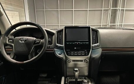 Toyota Land Cruiser 200, 2018 год, 6 097 000 рублей, 8 фотография
