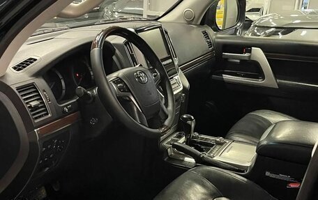 Toyota Land Cruiser 200, 2018 год, 6 097 000 рублей, 9 фотография