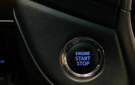 Toyota Land Cruiser 200, 2018 год, 6 097 000 рублей, 12 фотография