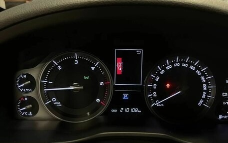 Toyota Land Cruiser 200, 2018 год, 6 097 000 рублей, 10 фотография